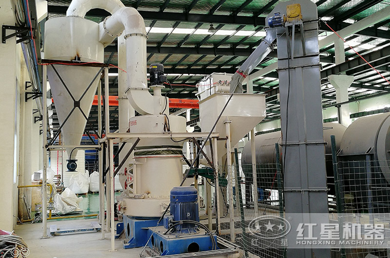 超細(xì)立式磨粉機環(huán)?，F(xiàn)場